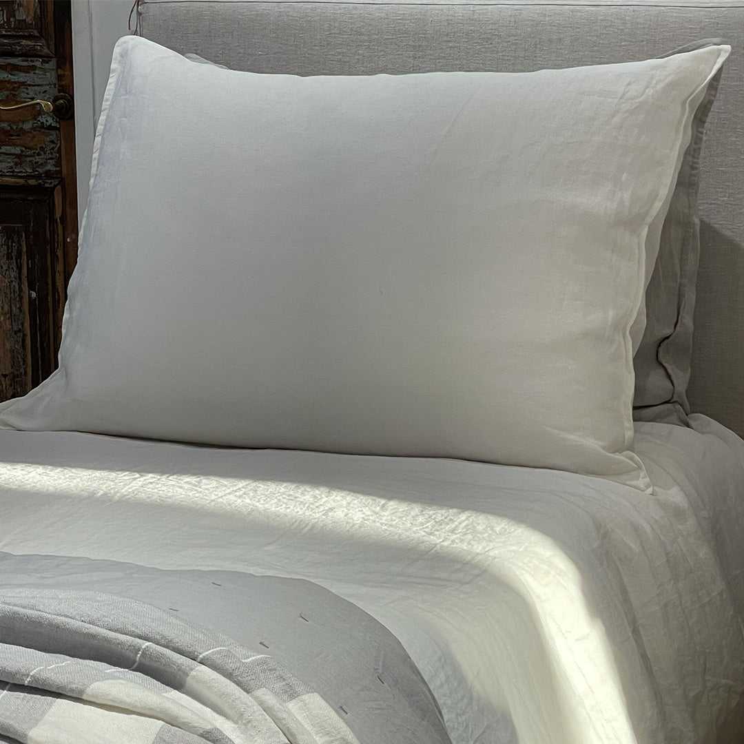 CUSHION ELOISE 28" x 36"