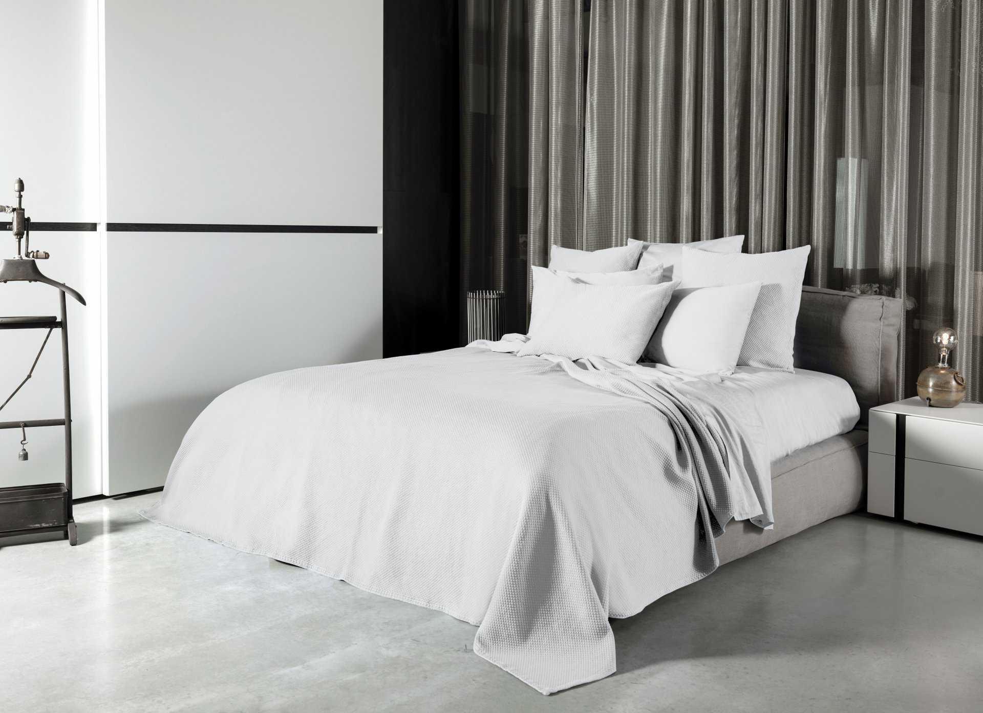 Olivia Coverlet