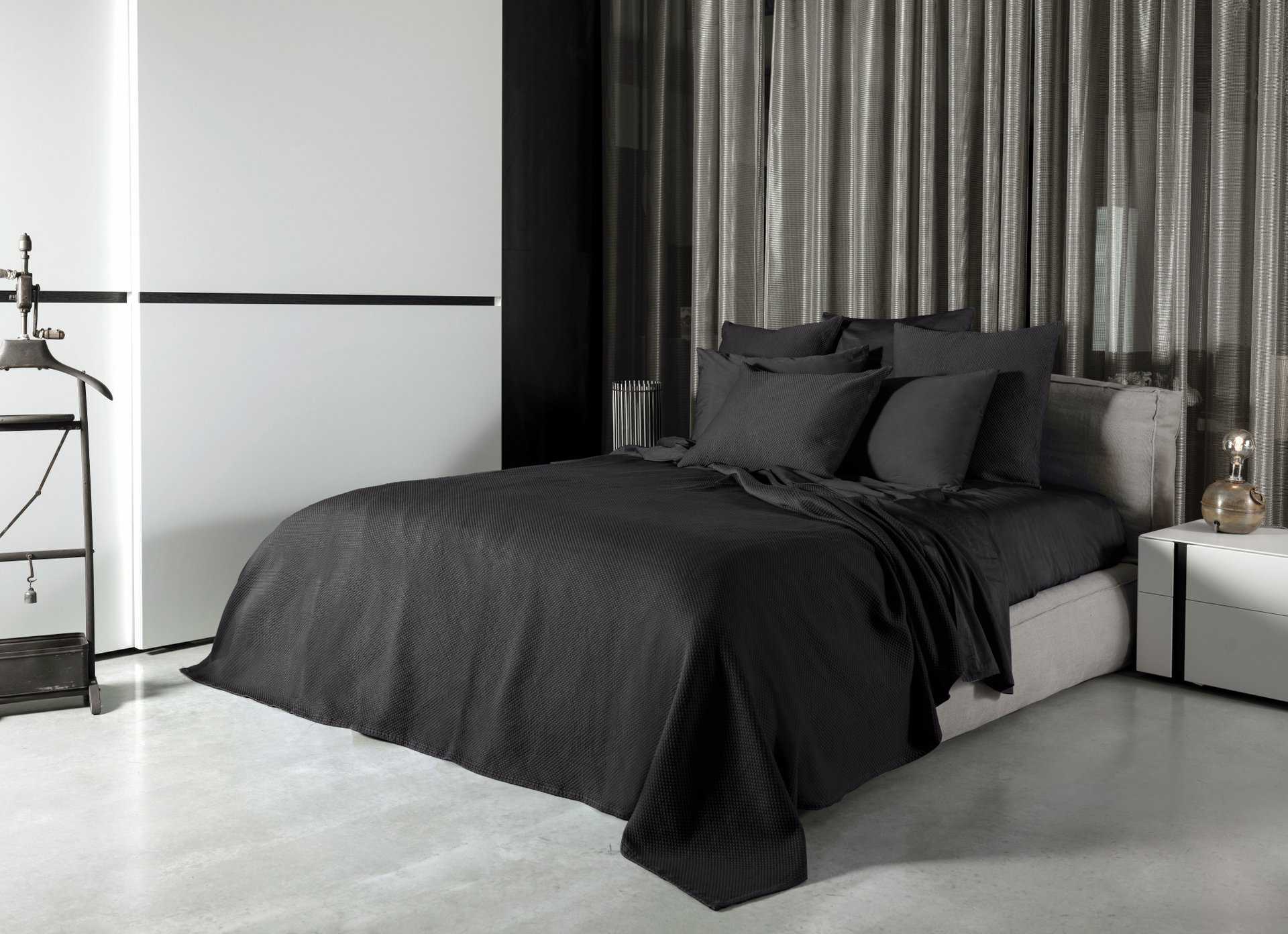 Olivia Coverlet