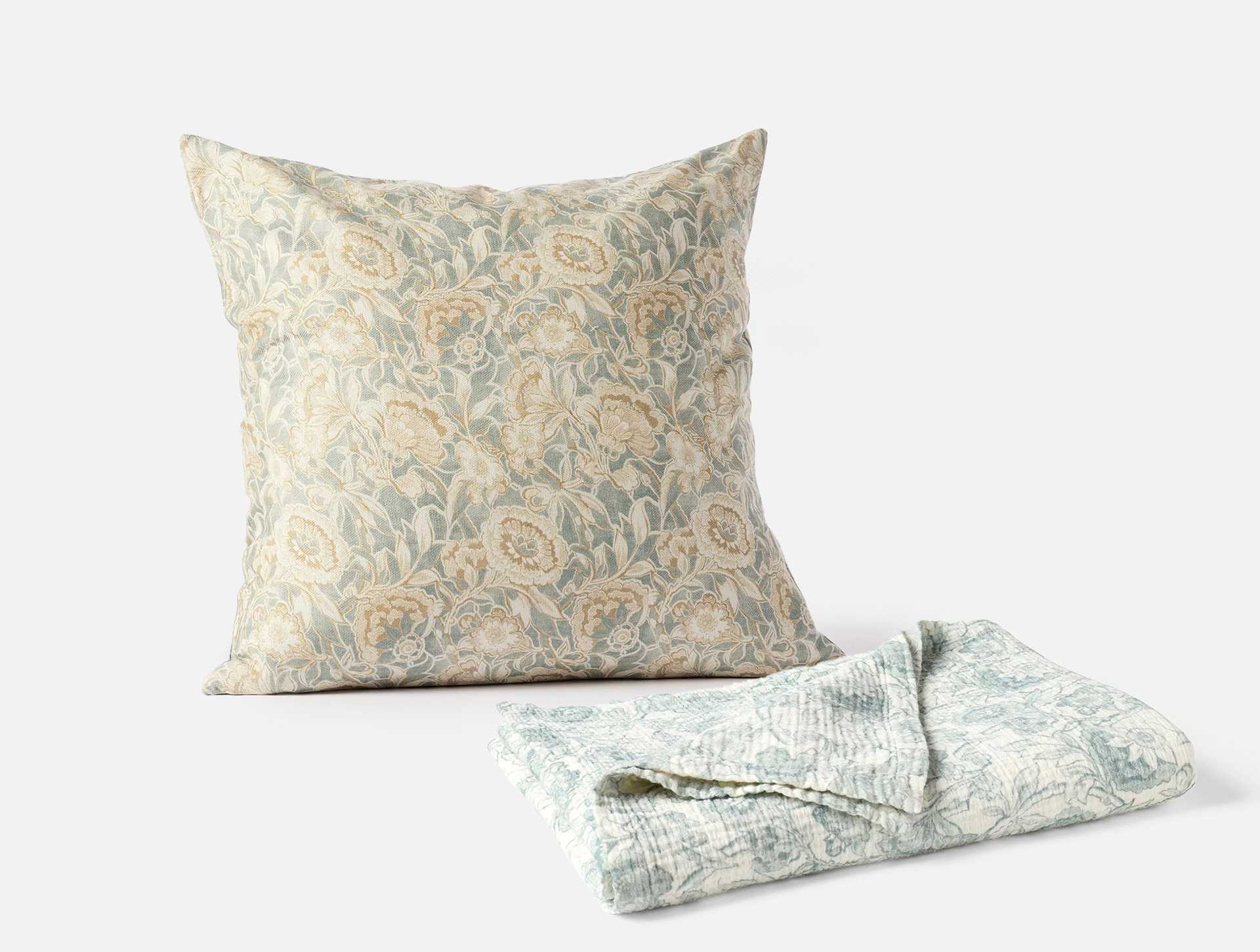 Balboa Organic Print Throw + Decorative Pillow Cover Set