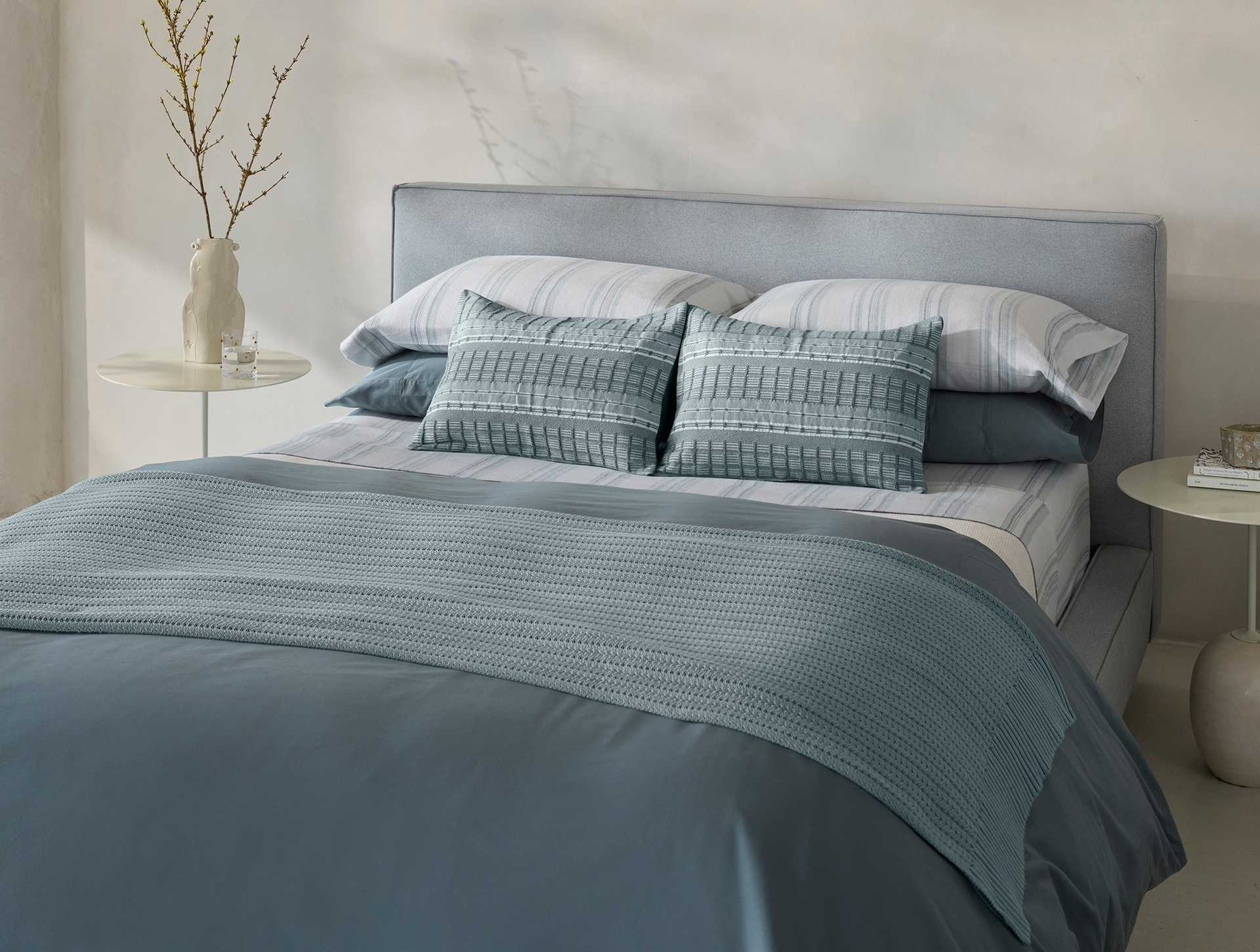 Casa Loma Organic Knit Throw