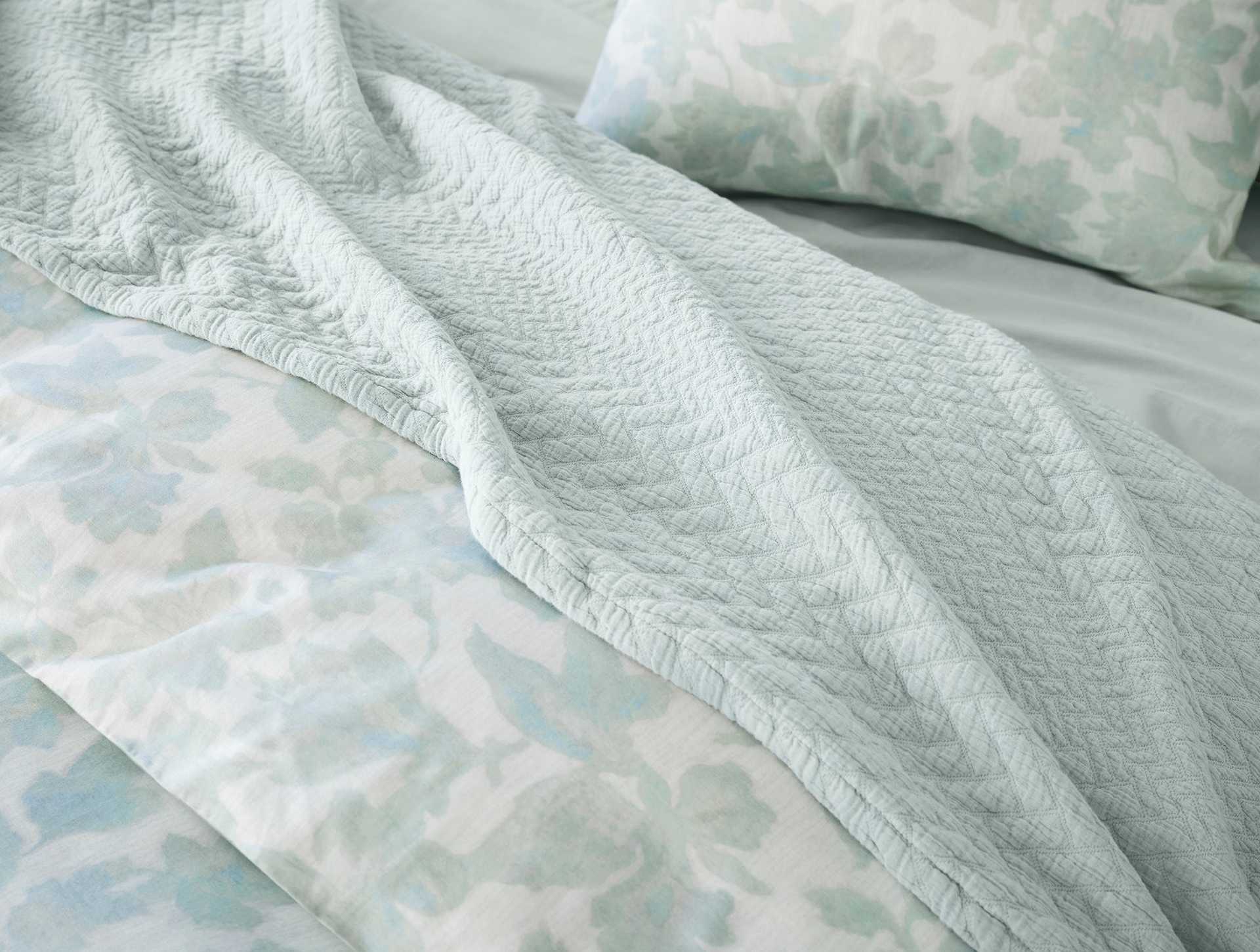 Angeles Organic Matelasse Blanket