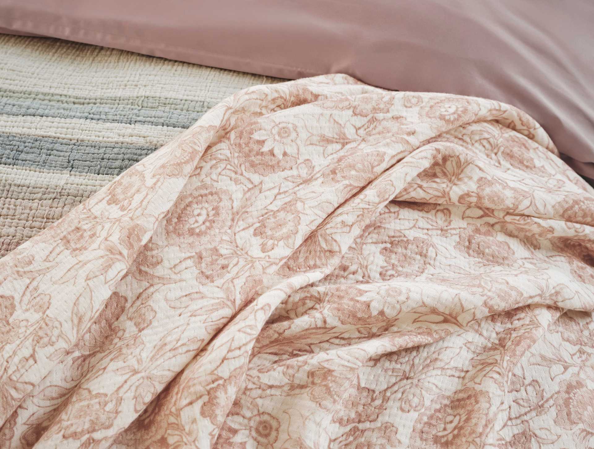 Balboa Organic Matelasse Print Throw