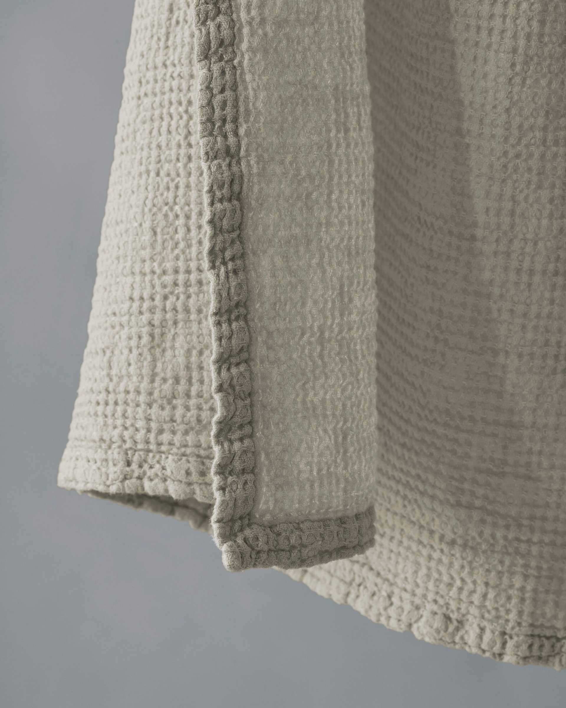 Lipe New Bath Towel - Image 5