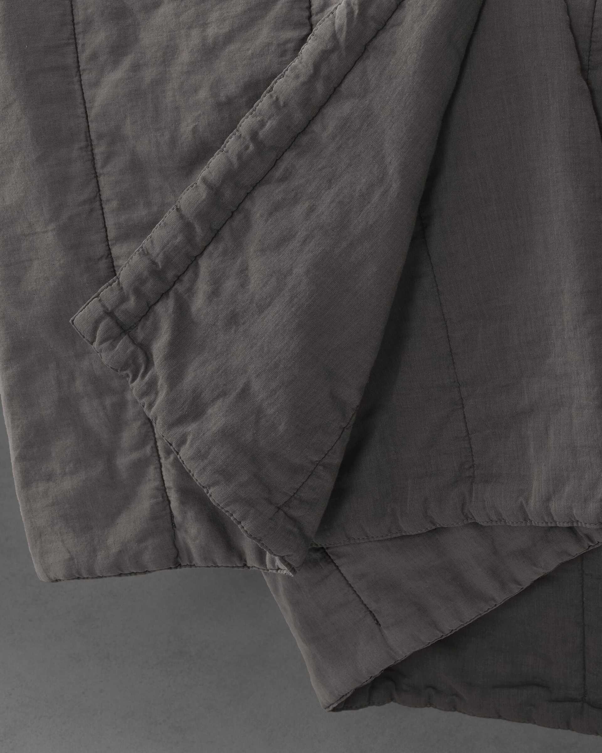 Miro Plain Quilt - Image 10