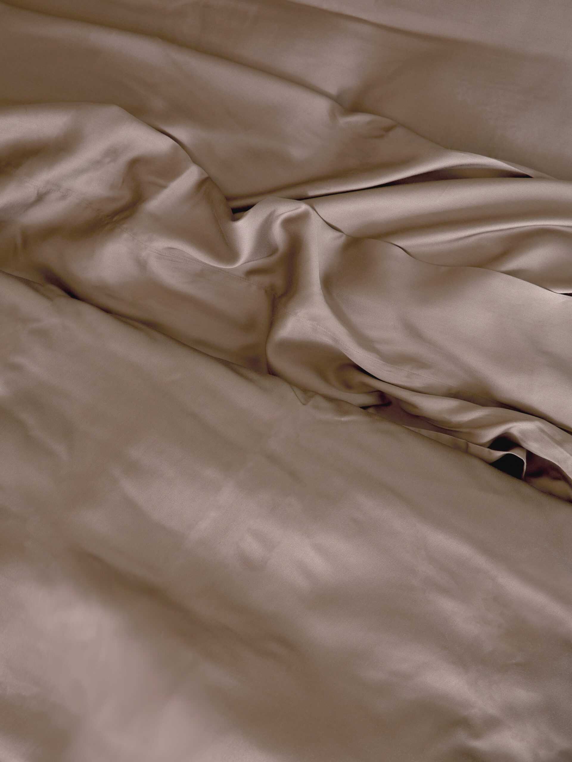 Close up of walnut bedding |Color:Walnut