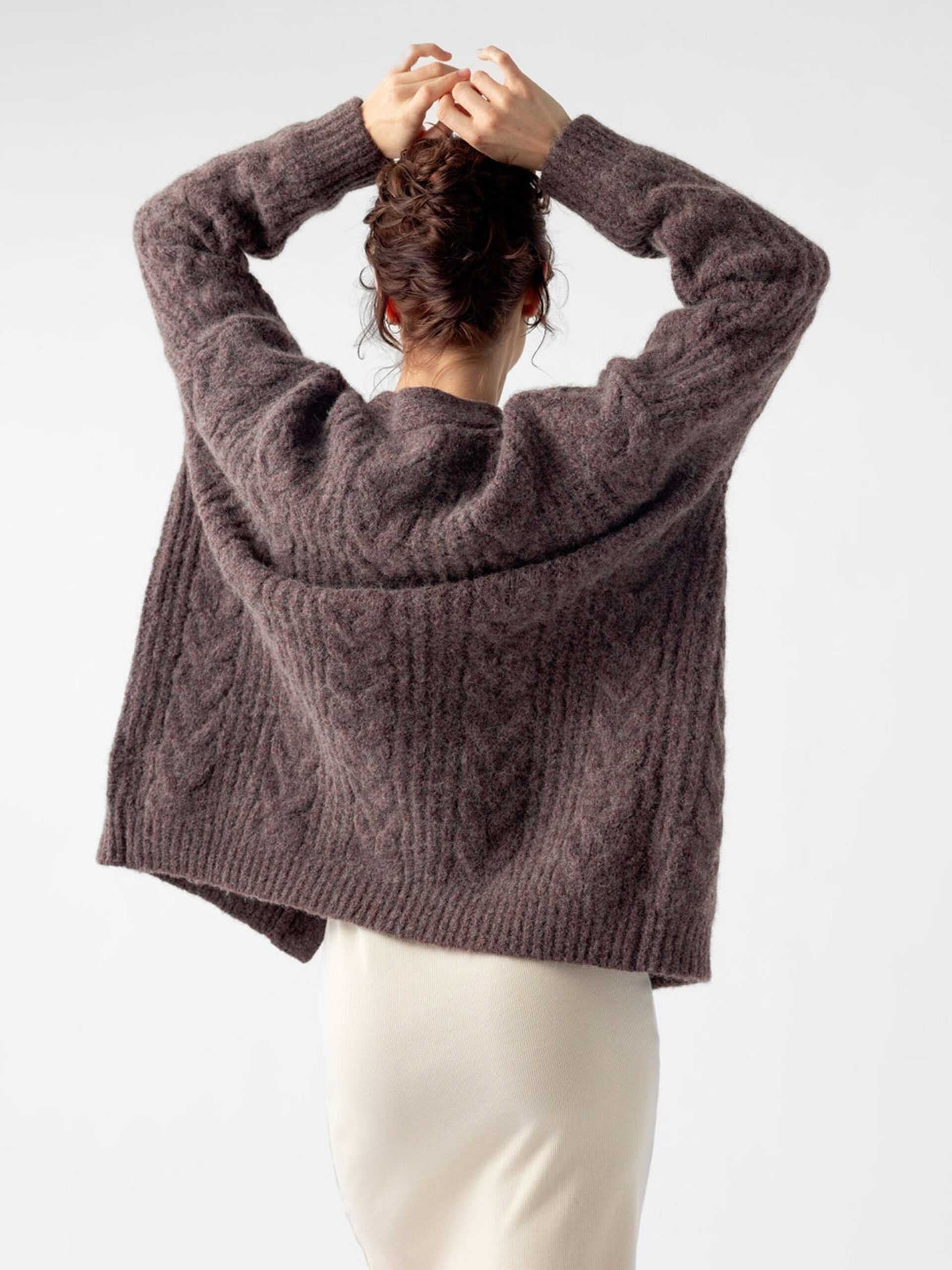 Back of woman wearing bordeaux cardigan with her arms up |Color:Bordeaux