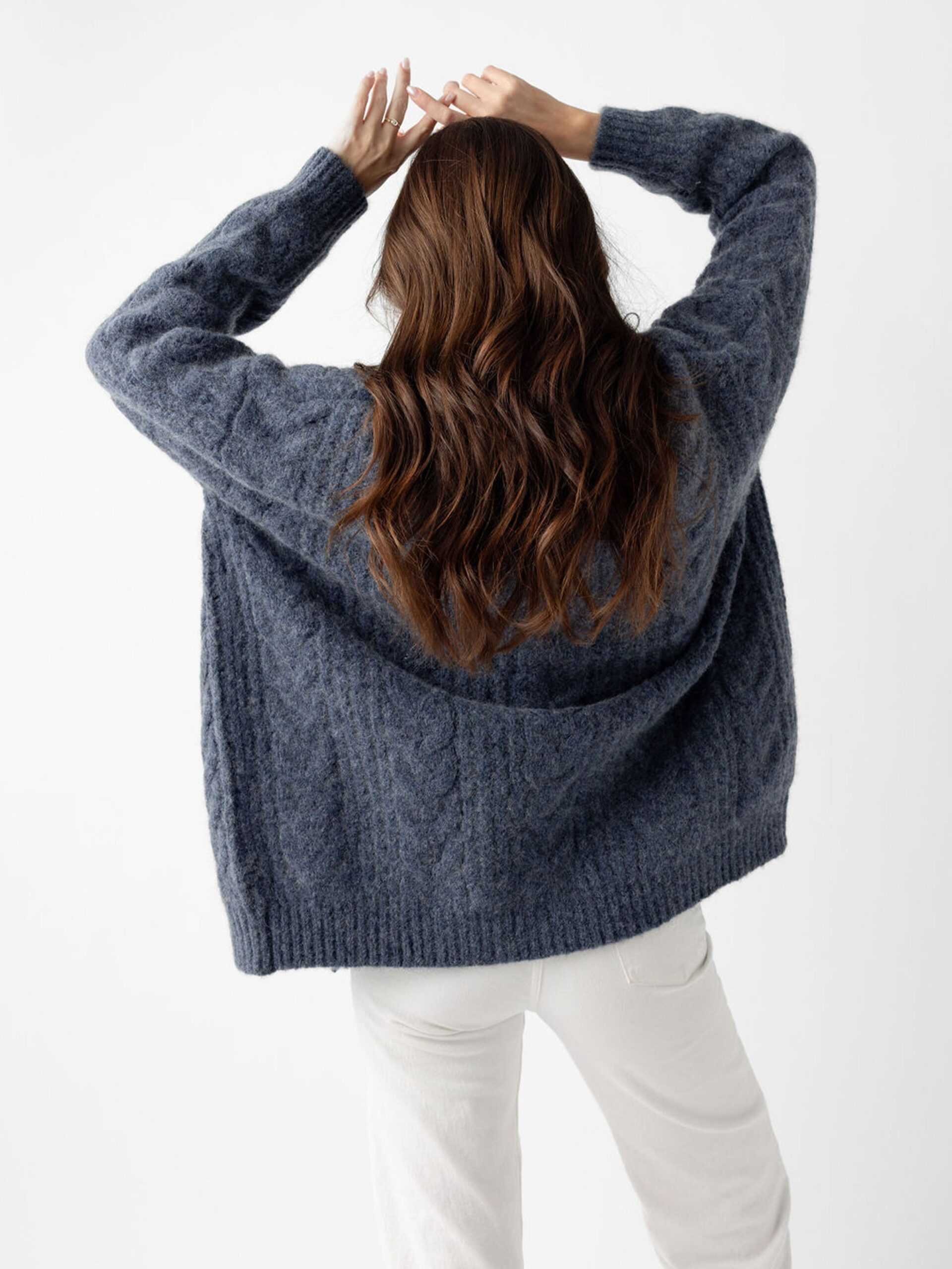 Back of woman wearing indigo cardigan with white background |Color:Indigo