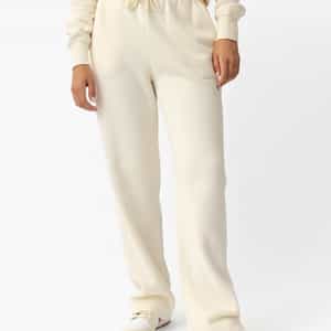 Woman wearing Alabaster CityScape Wide Leg Pant with white background |Color: Alabaster