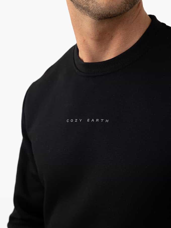 Close up of man wearing black cityscape pullover with white background |Color:Black