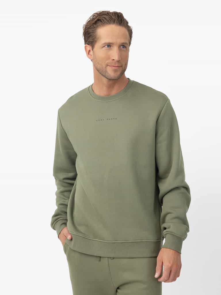 Man wearing Juniper cityscape crewneck with white background |Color:Juniper