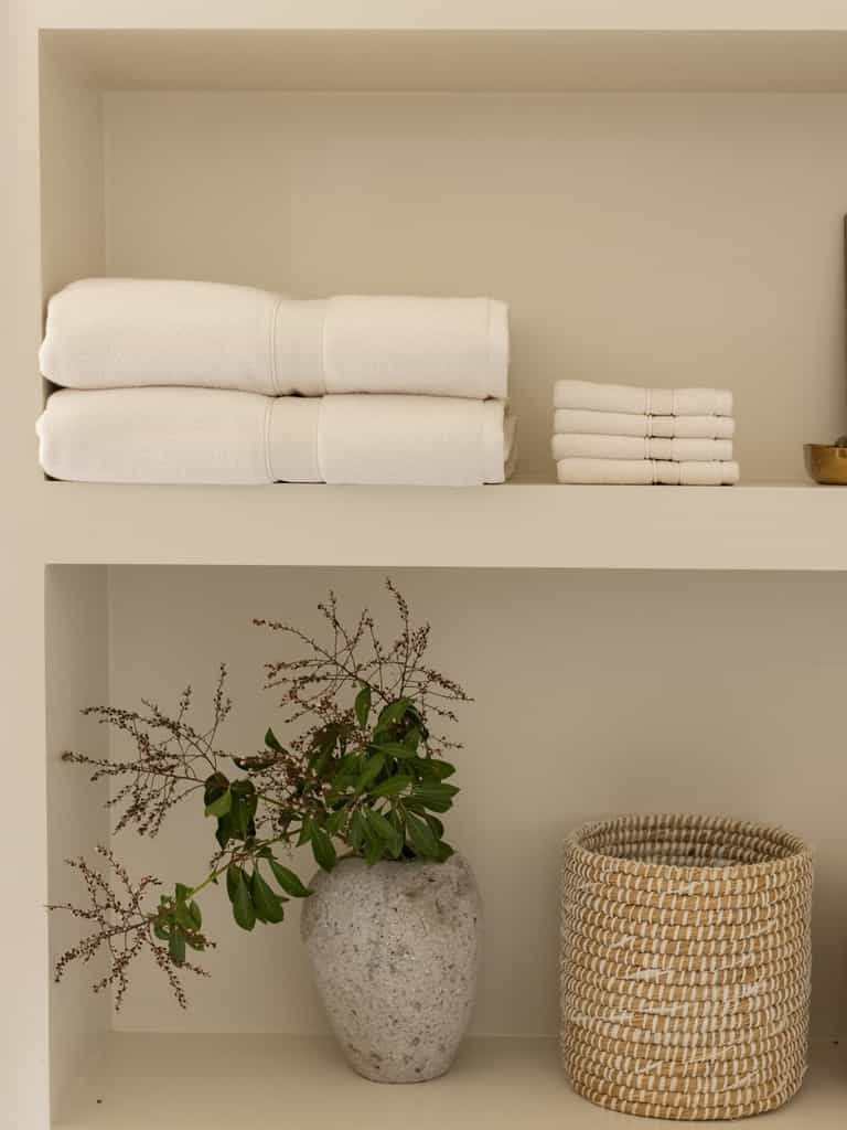 Seashell luxe bath sheets and washcloths on shelf |Color:Seashell