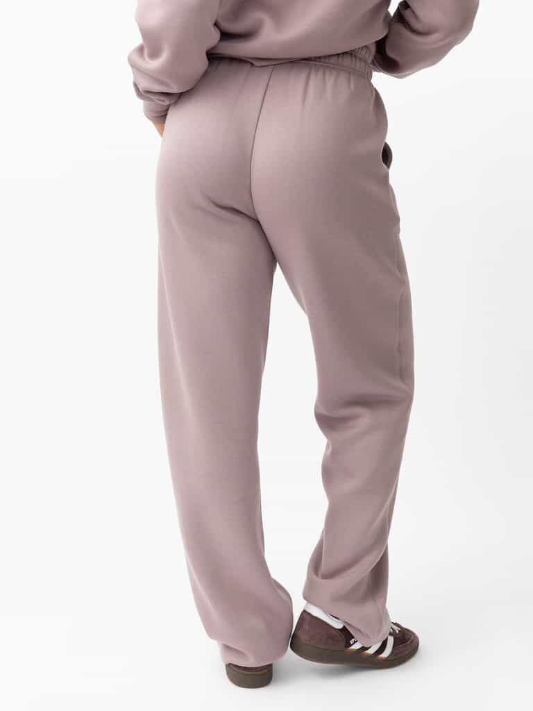 Woman wearing Dusty Orchid CityScape Wide Leg Pant with white background |Color: Dusty Orchid