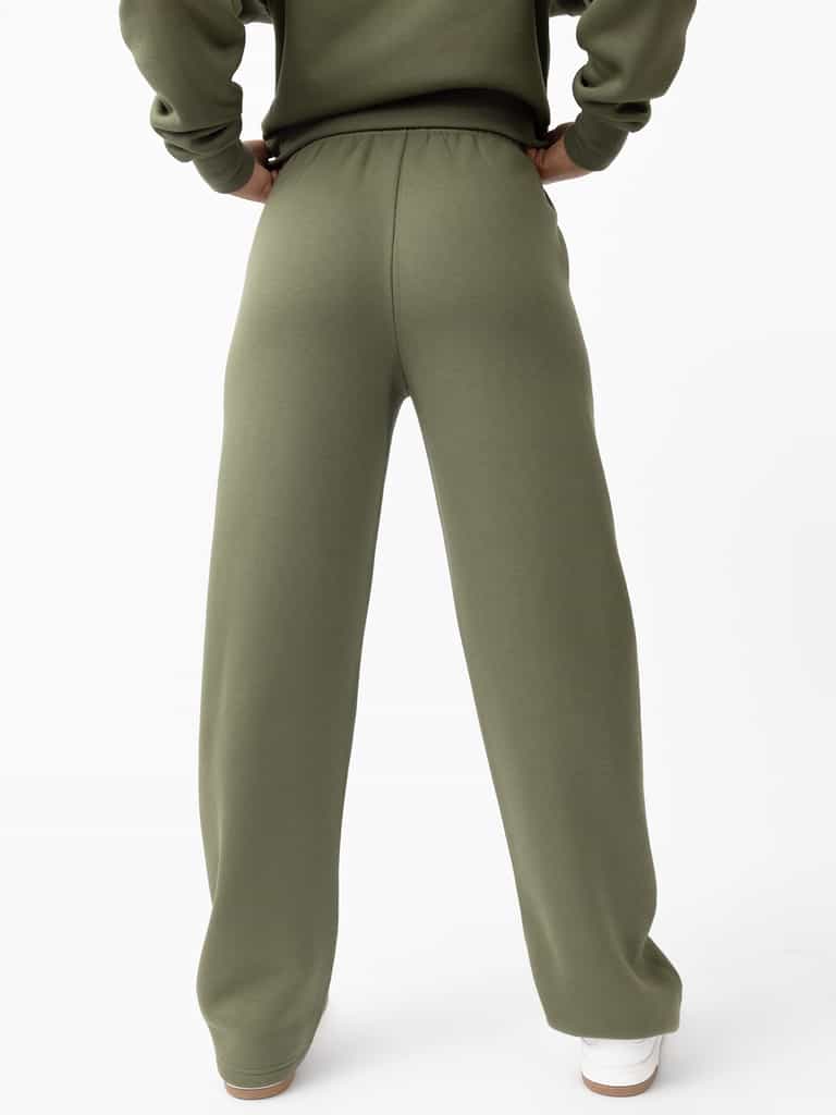 Woman wearing Juniper CityScape Wide Leg Pant with white background |Color: Juniper