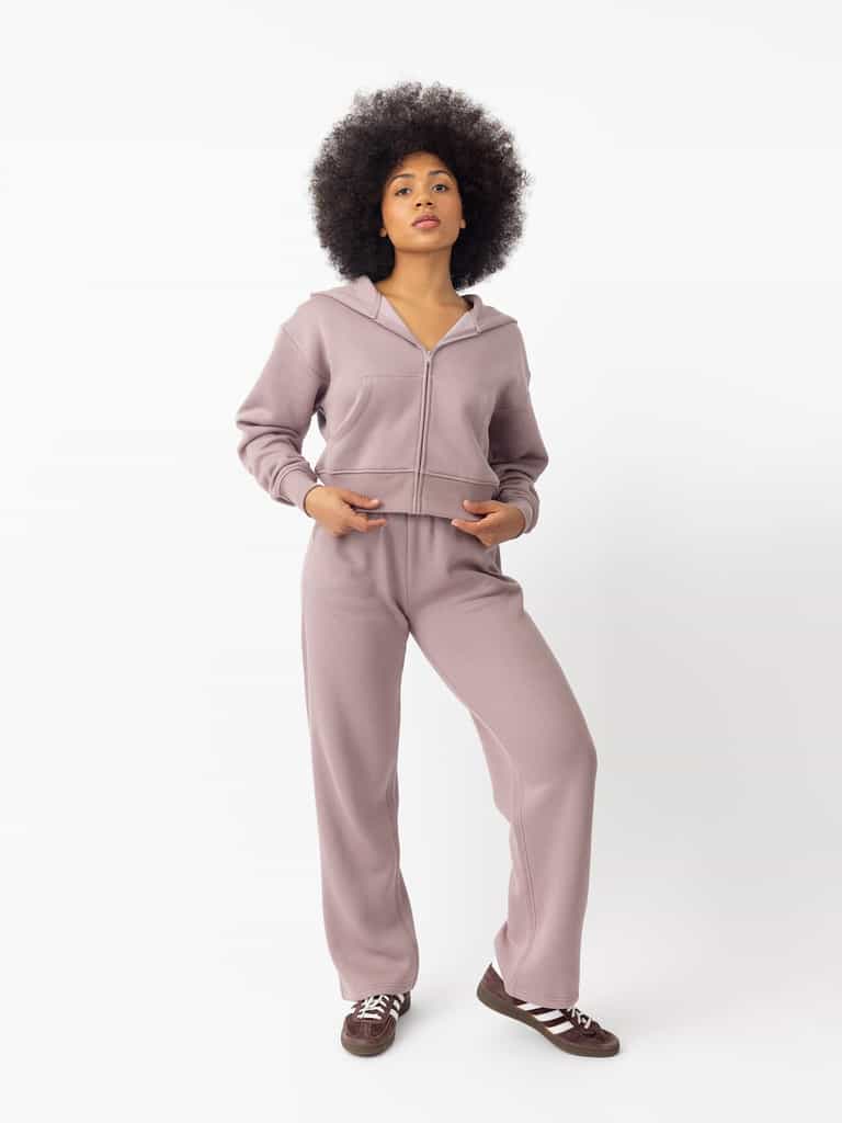 Woman wearing Dusty Orchid CityScape Wide Leg Pant with white background |Color: Dusty Orchid