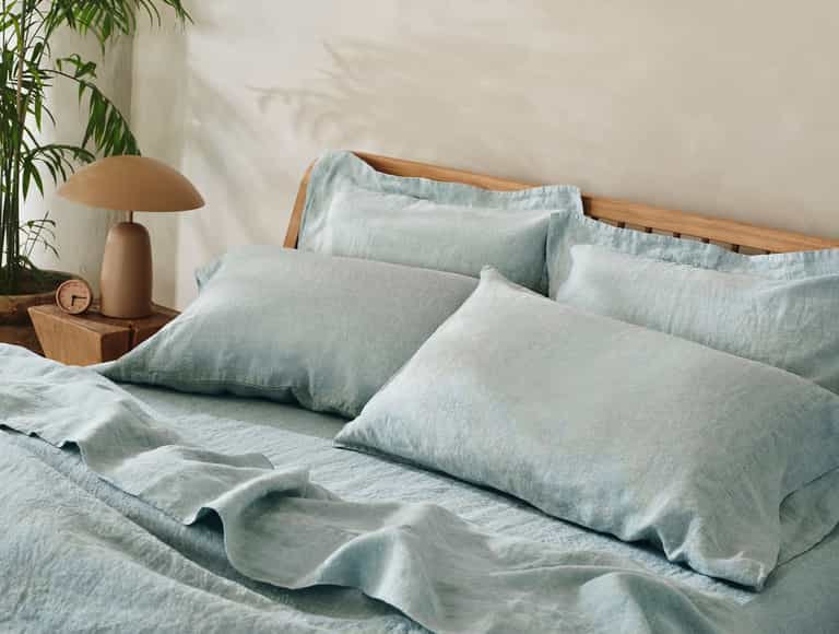 Organic Relaxed Linen Fitted Sheet - Coyuchi | Pacific Blue Chambray