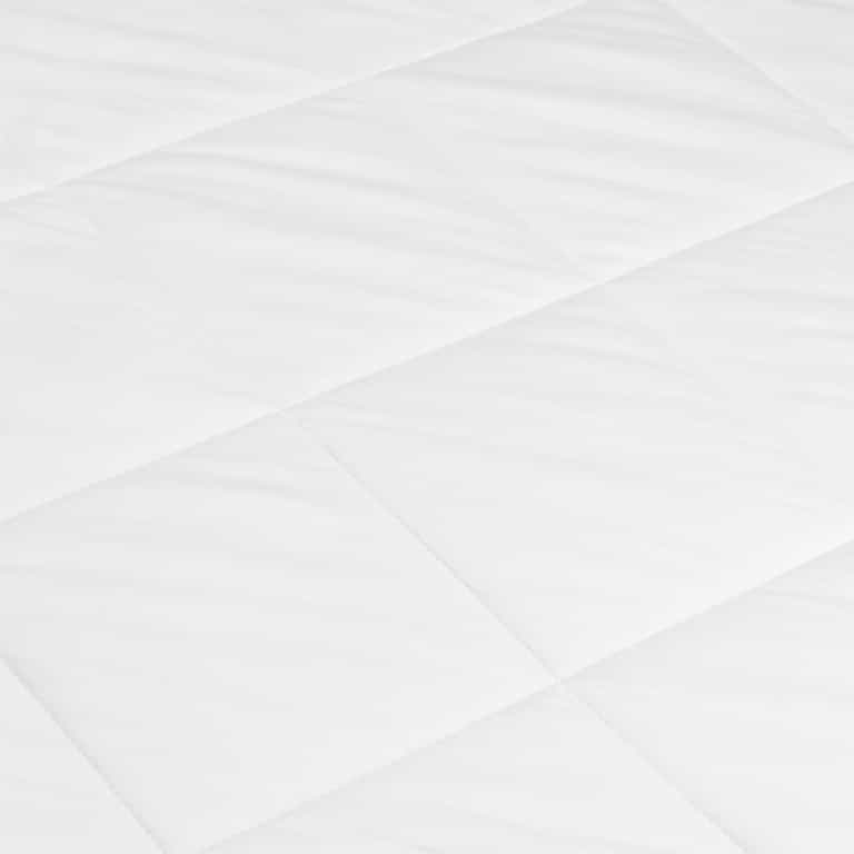 Close up of Bamboo Viscose comforter |Filling:Standard