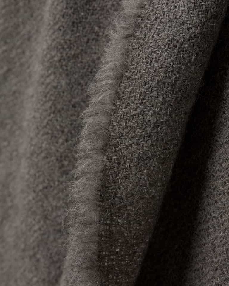 Paka Throw