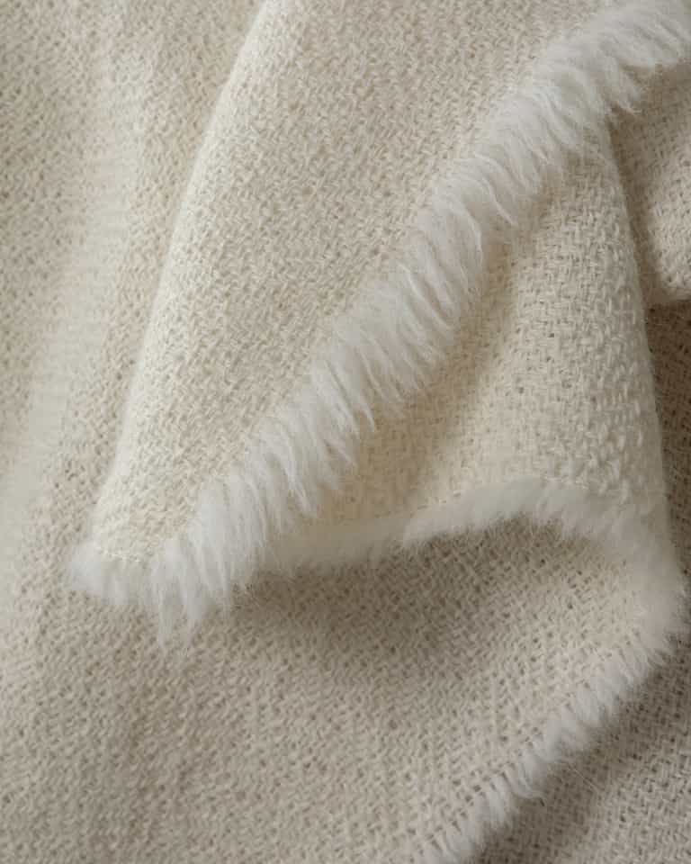 Paka Throw