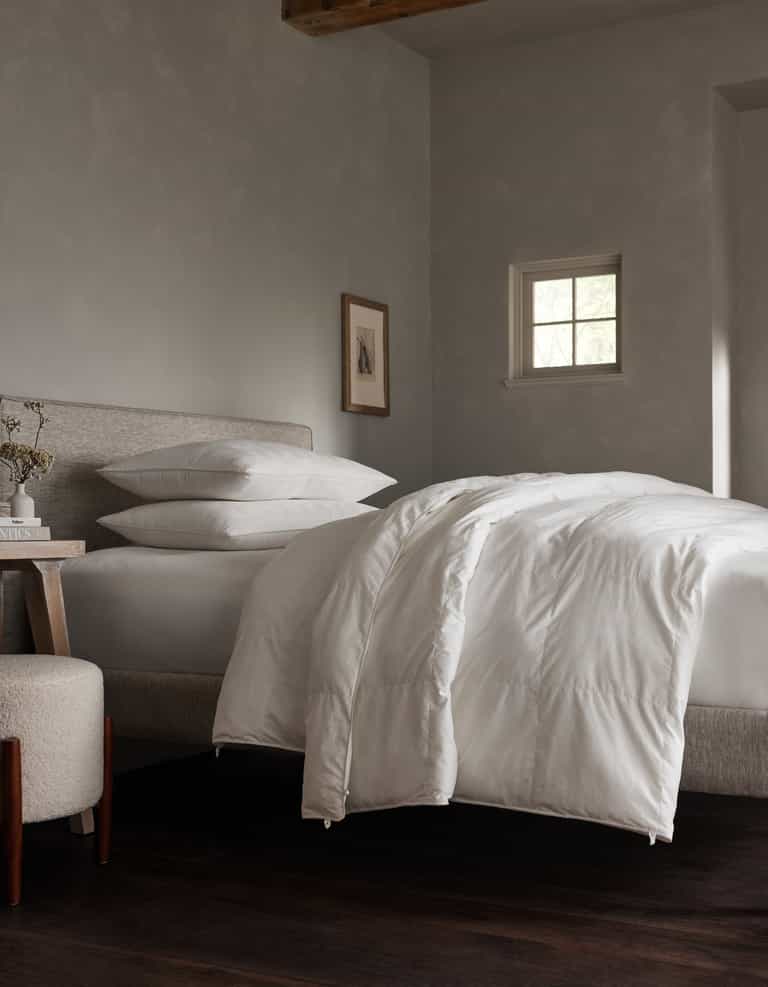 Down alternative comforter to be paired with Dove Grey, Charcoal, Creme, Driftwood, Light Grey, Oat, Pacific Blue, Shore, Peony, Walnut, Laurel, or White duvet cover. |Filling:Lightweight