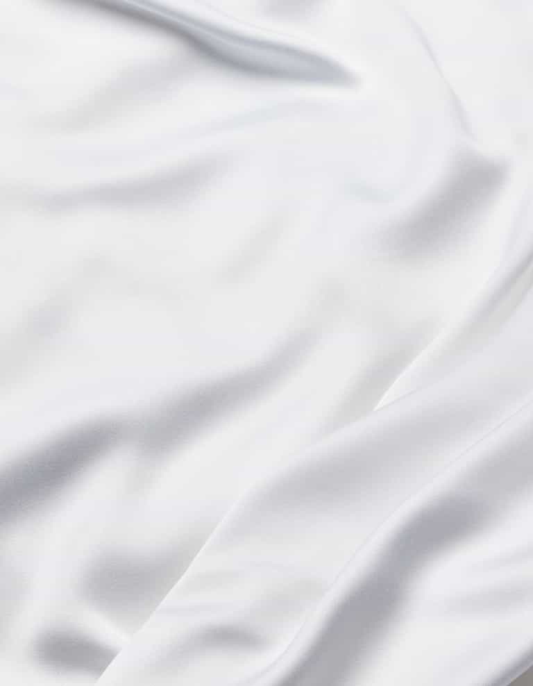 The Cozy Earth Bamboo Flat Sheet features smooth white fabric with soft folds and gentle waves, offering a silky and elegant texture.|Color:White