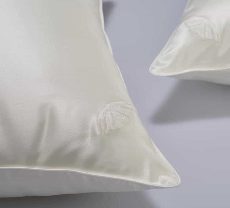 Silk pillow with silk shell