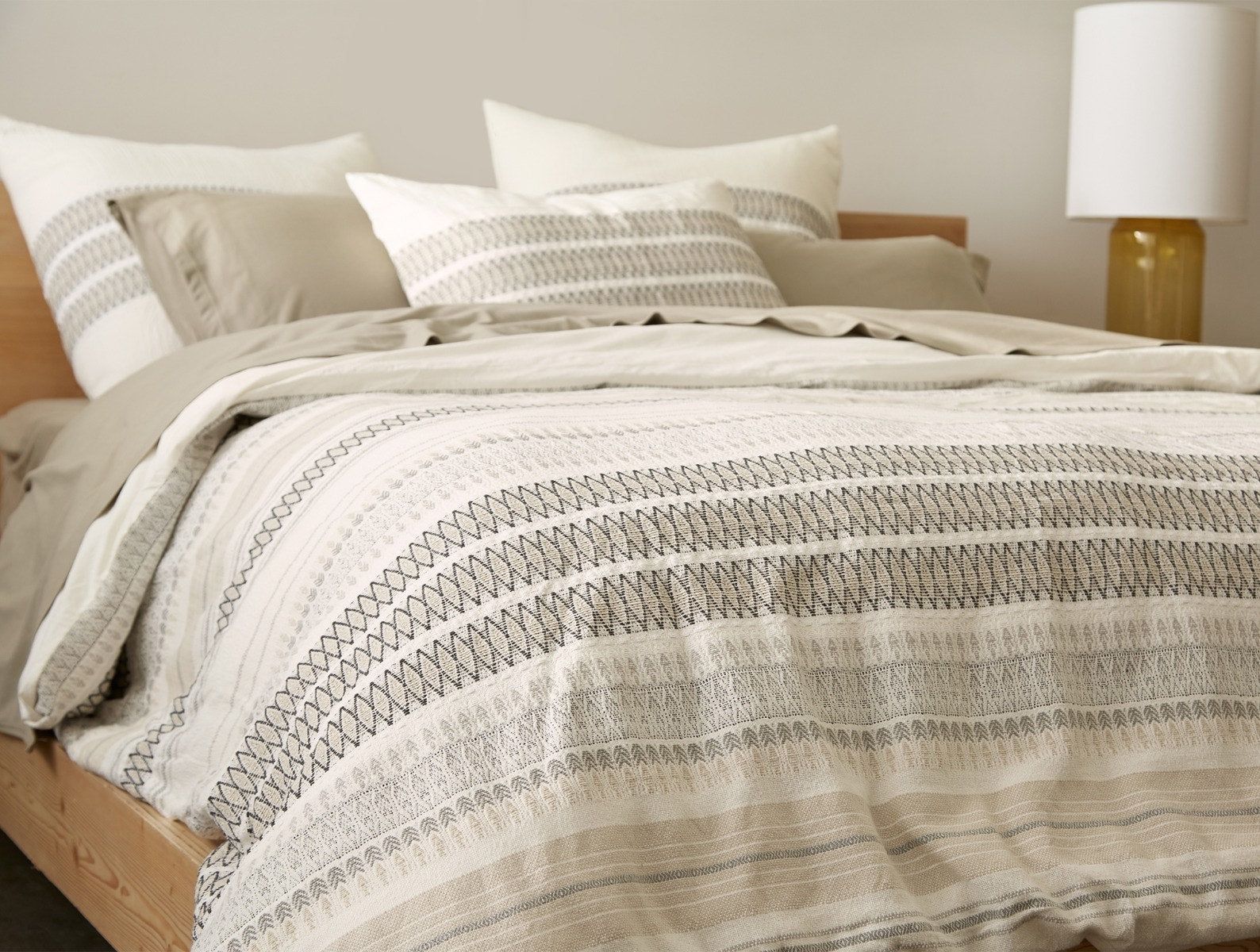 Lost Coast Organic Duvet Cover | Soft White w/Deep Graphite