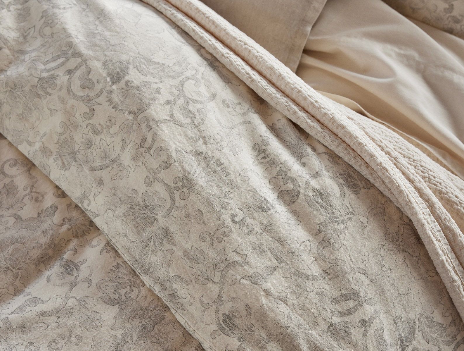 Solana Organic Print Duvet Cover | Undyed w/Grays Botanical