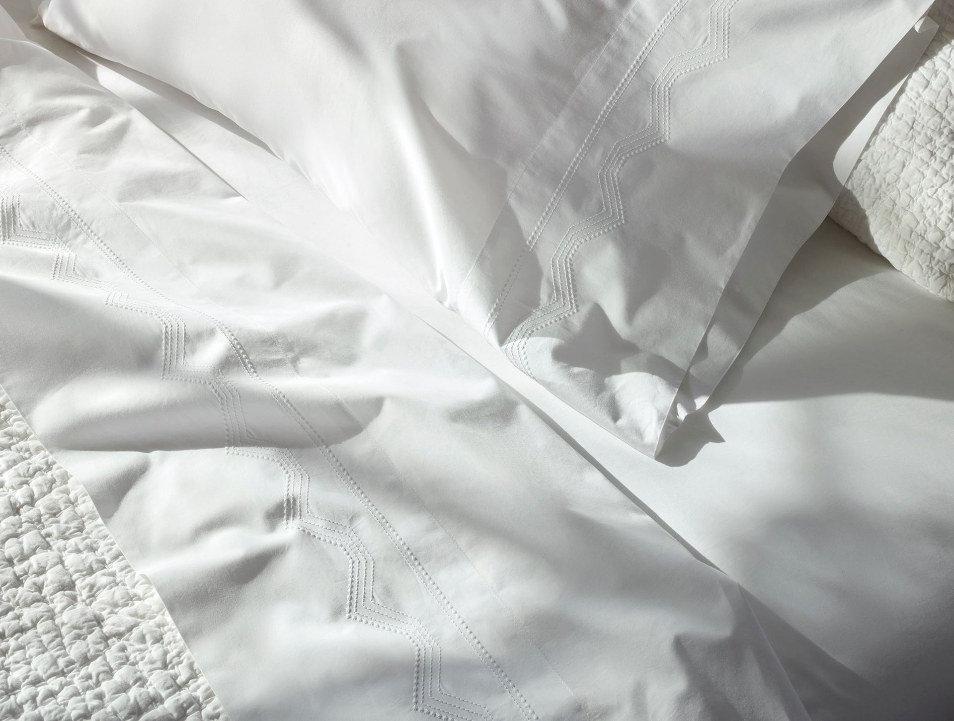 Vista Embroidered Organic Percale Sheet Set - Coyuchi | Alpine White