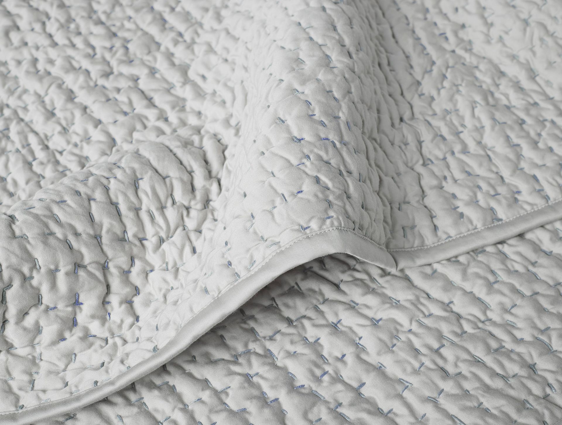 Pebbled Handstitched Organic Toddler Quilt | Pale Gray w/Cools