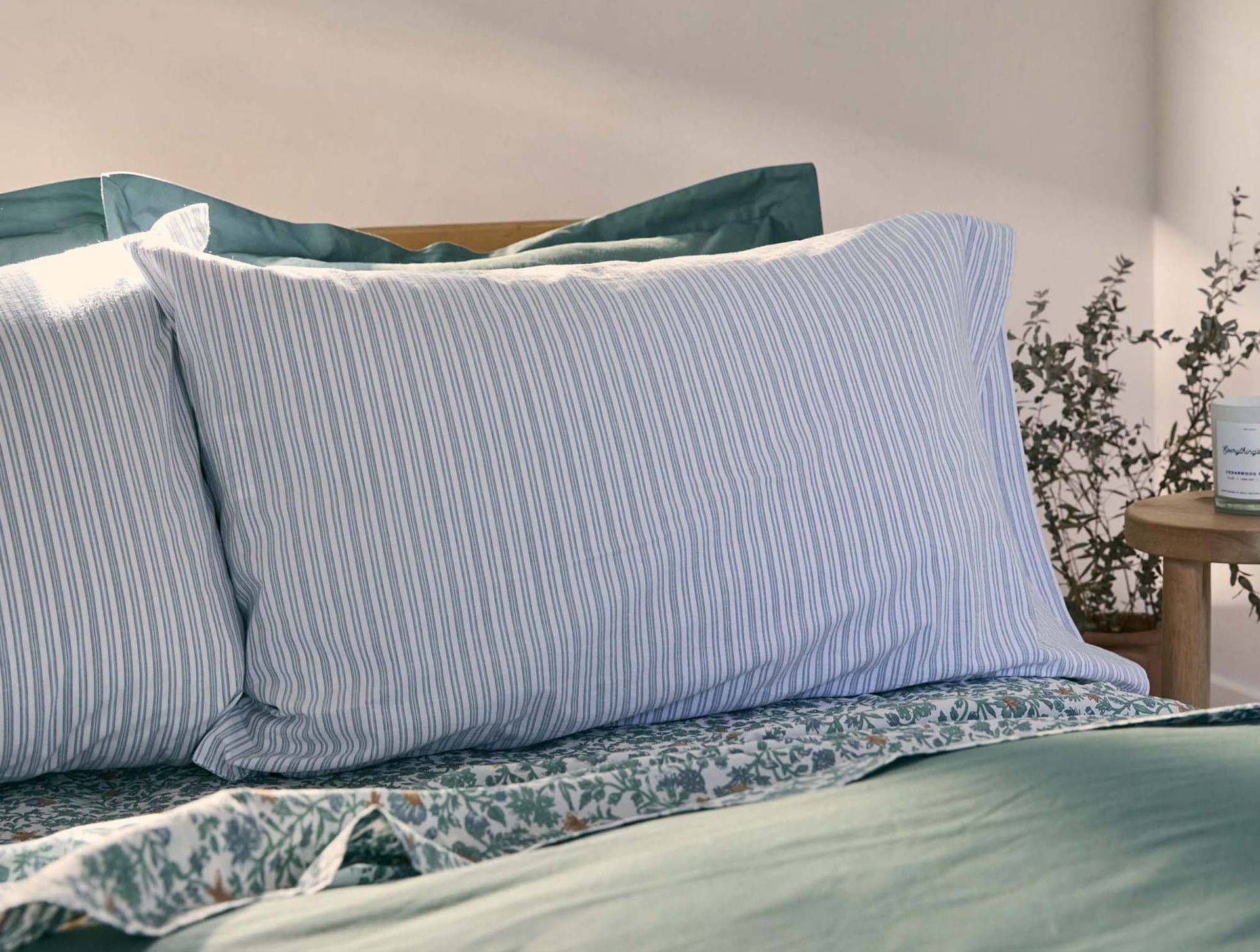 Organic Crinkled Percale™ Fitted Sheets | Sage w/Gulf