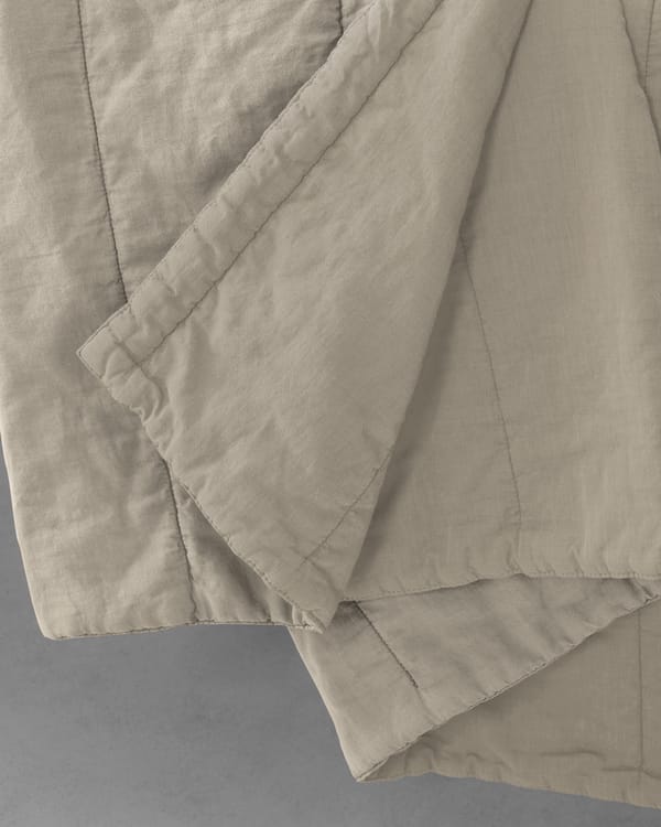 Miro Plain Quilt - Image 4