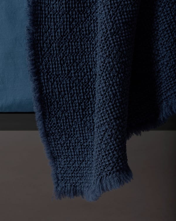 Nid Throw - Image 4