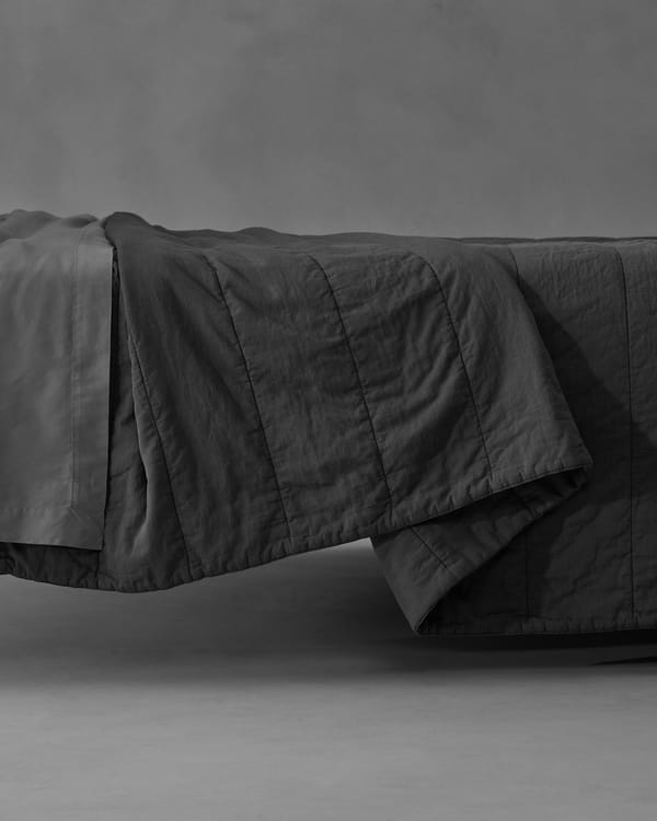Miro Plain Quilt - Image 7