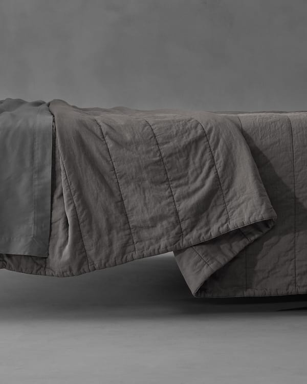 Miro Plain Quilt - Image 9